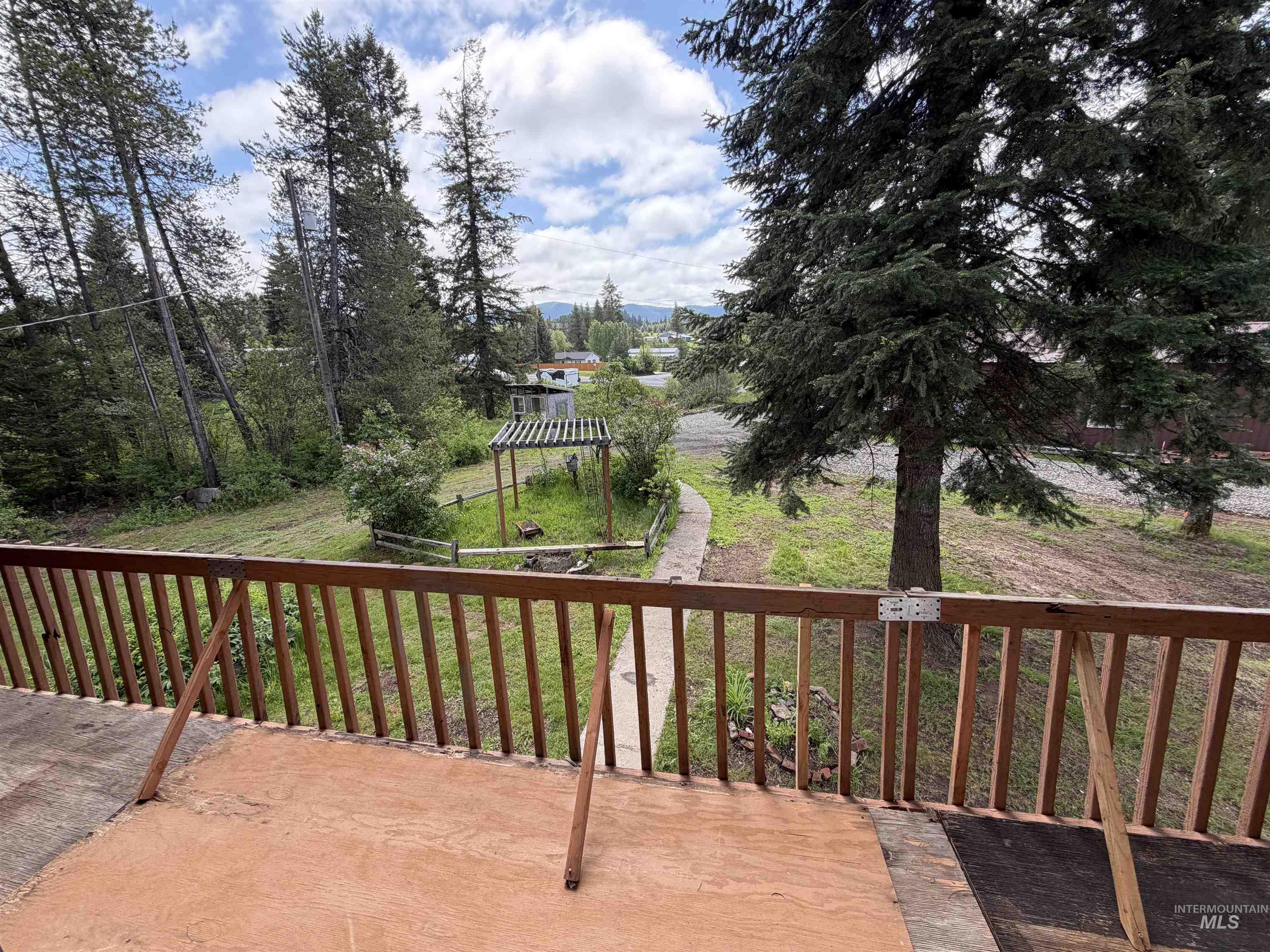1010 Mustang Lane, Helmer, Idaho 83823, 3 Bedrooms, 2 Bathrooms, Residential For Sale, Price $275,000, 98988028