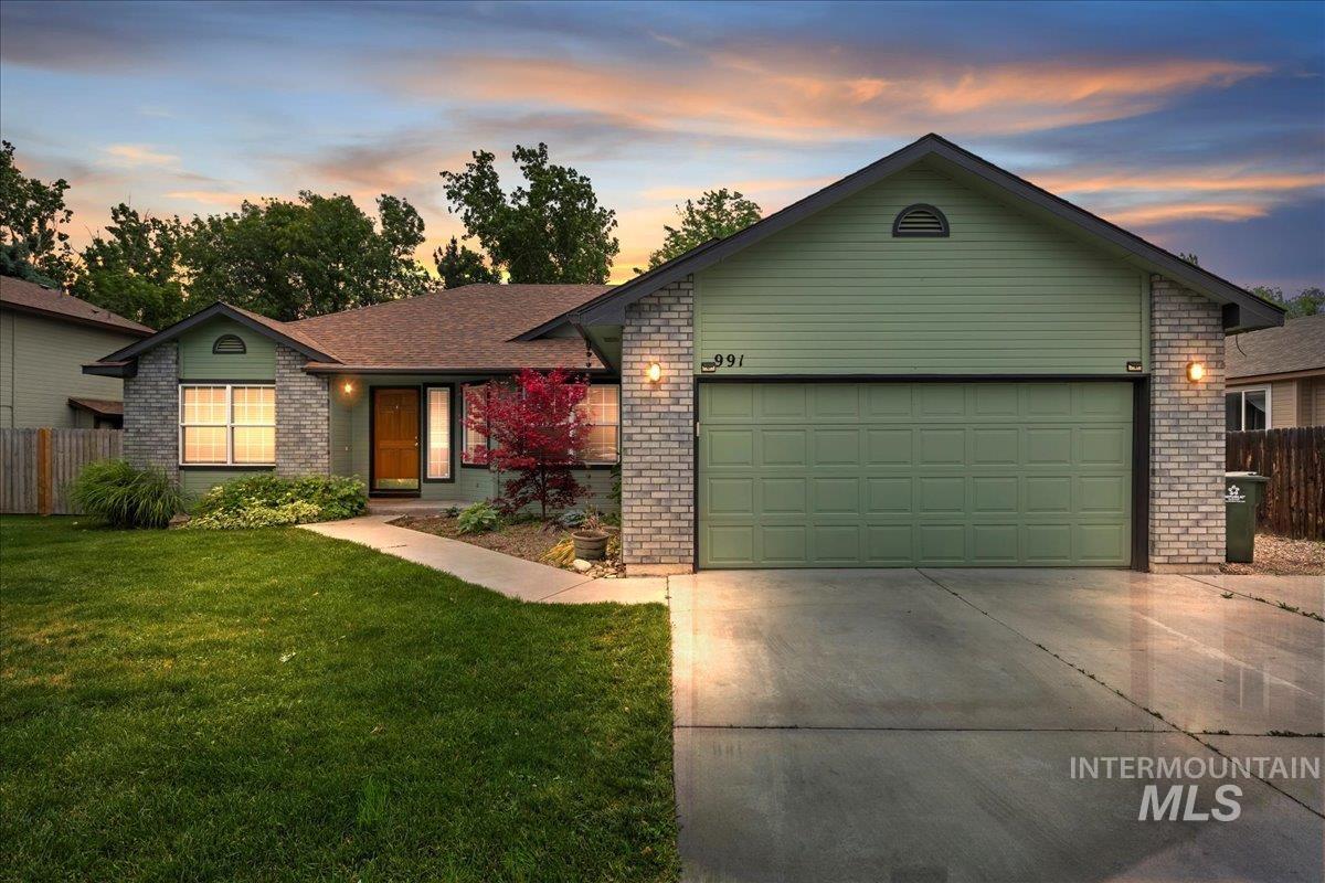 991 W Pennwood St, Meridian, Idaho 83642-2876, 4 Bedrooms, 2 Bathrooms, Residential For Sale, Price $450,000, 98988029