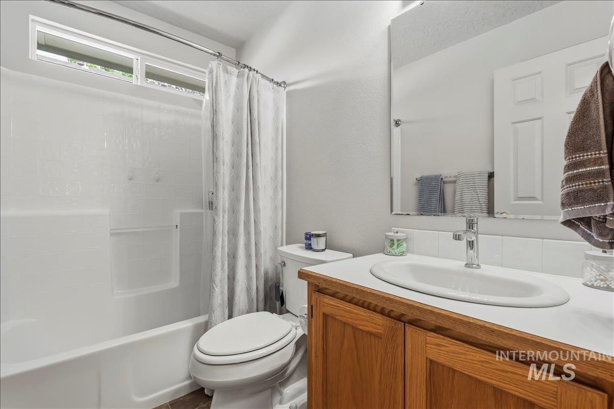 991 W Pennwood St, Meridian, Idaho 83642-2876, 4 Bedrooms, 2 Bathrooms, Residential For Sale, Price $450,000, 98988029