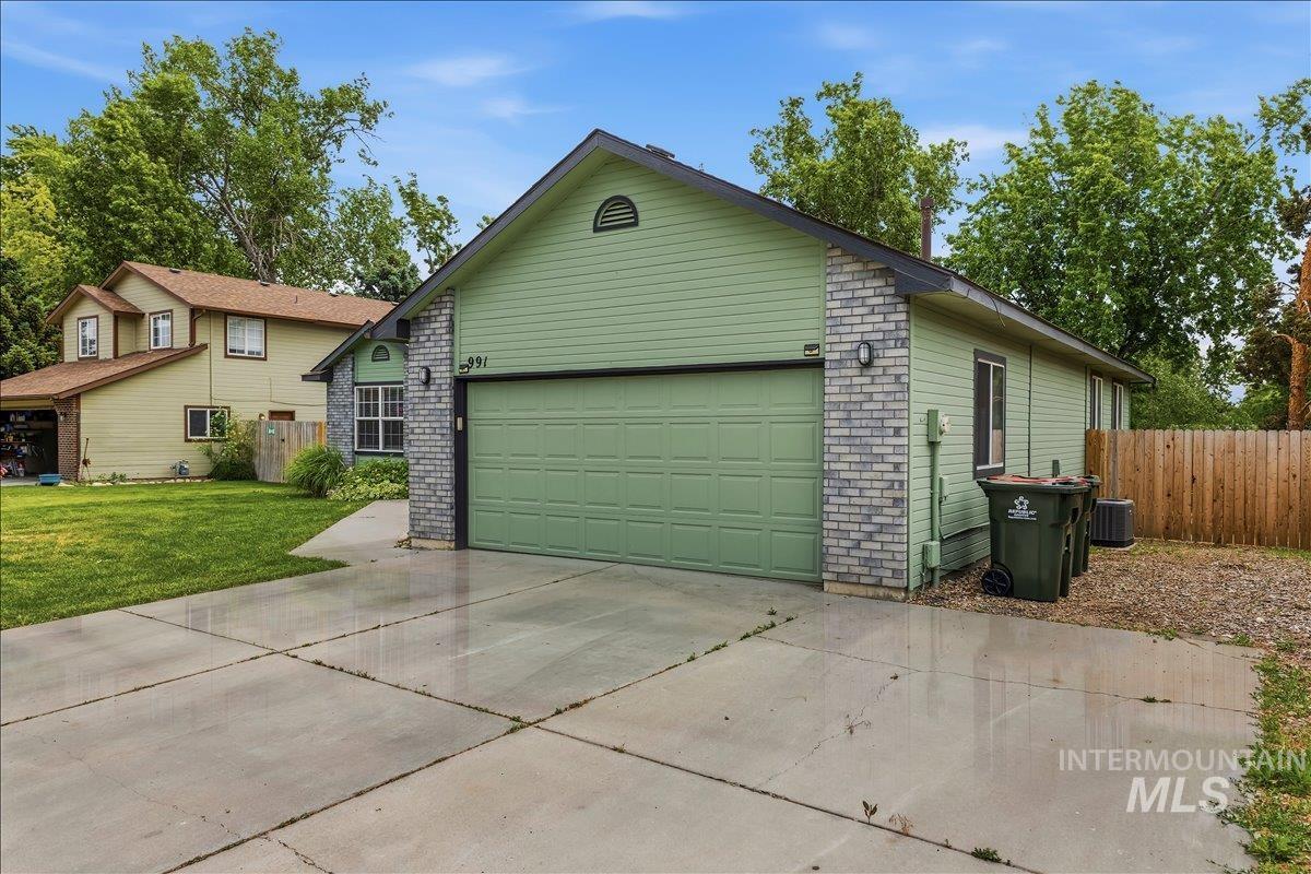 991 W Pennwood St, Meridian, Idaho 83642-2876, 4 Bedrooms, 2 Bathrooms, Residential For Sale, Price $450,000, 98988029