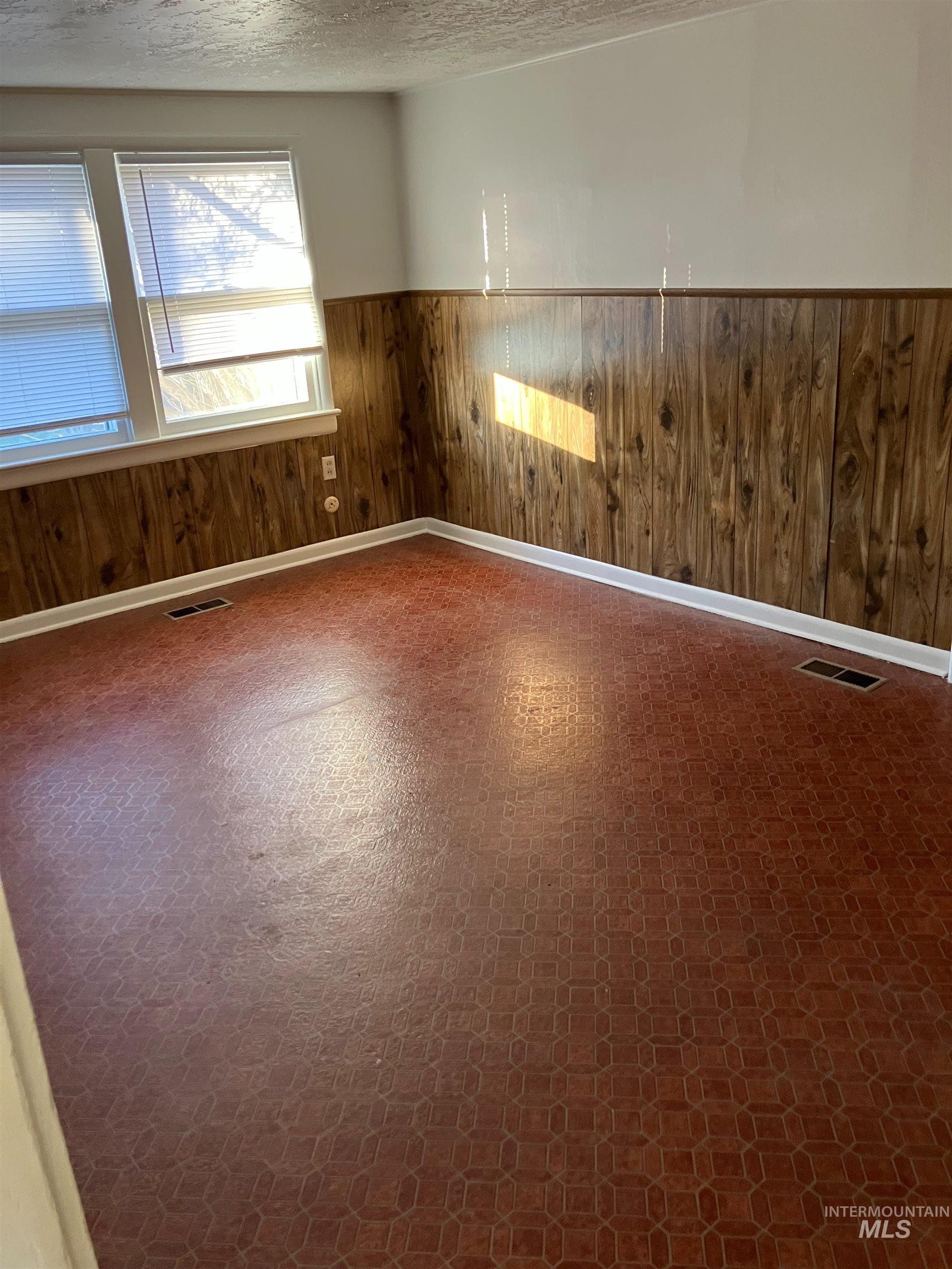 2125 S Atlantic St, Boise, Idaho 83705-3946, 3 Bedrooms, 1 Bathroom, Residential For Sale, Price $349,900, 98988033