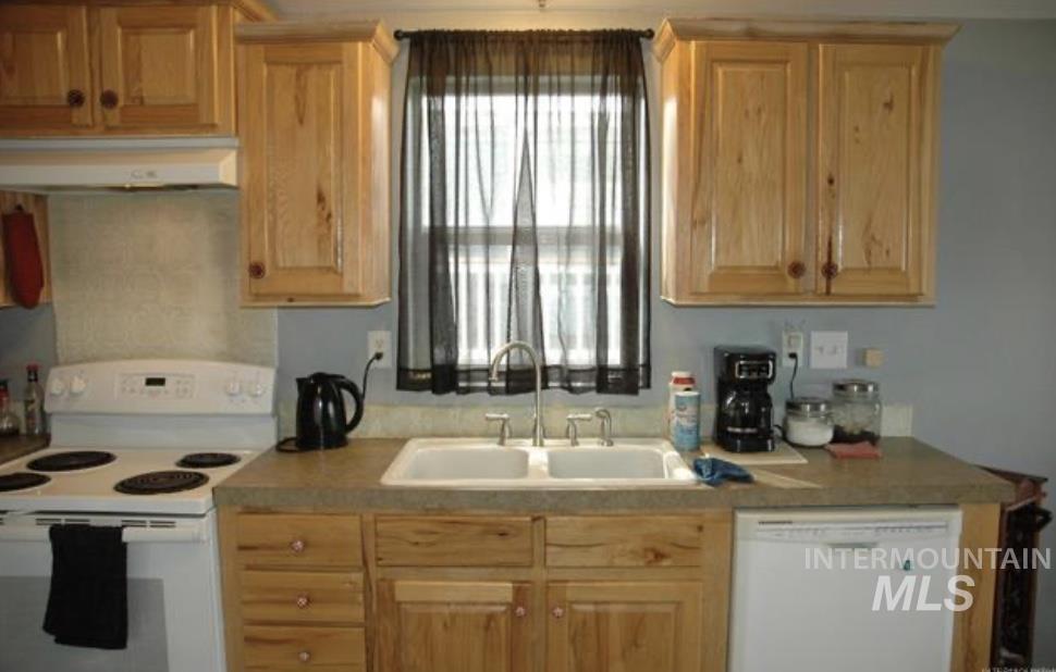 4030 River Resort Dr., Homedale, Idaho 83628, 3 Bedrooms, 2 Bathrooms, Residential For Sale, Price $149,900,MLS 98988052