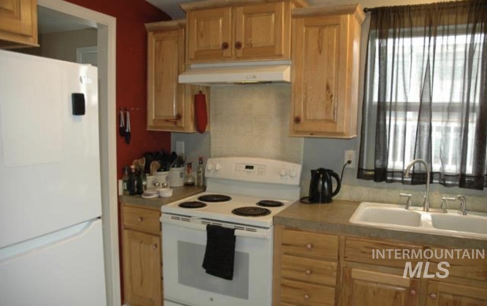 4030 River Resort Dr., Homedale, Idaho 83628, 3 Bedrooms, 2 Bathrooms, Residential For Sale, Price $149,900,MLS 98988052