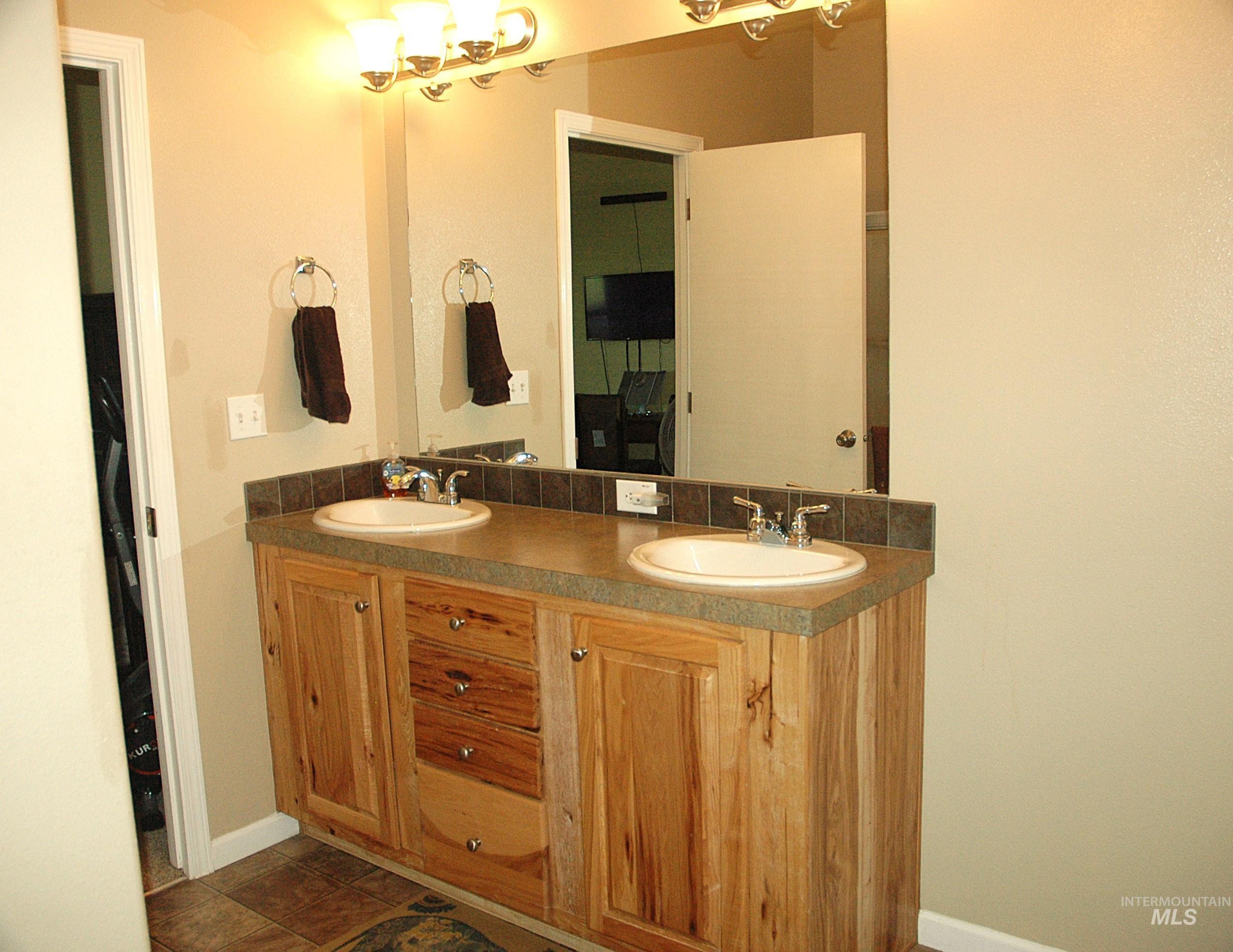 4030 River Resort Dr., Homedale, Idaho 83628, 3 Bedrooms, 2 Bathrooms, Residential For Sale, Price $149,900, 98988052