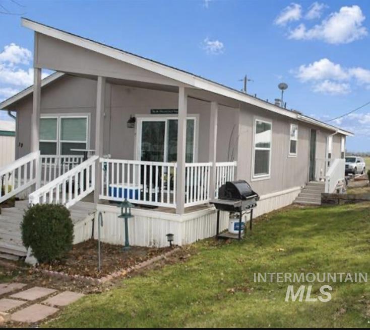 4030 River Resort Dr., Homedale, Idaho 83628, 3 Bedrooms, 2 Bathrooms, Residential For Sale, Price $149,900,MLS 98988052