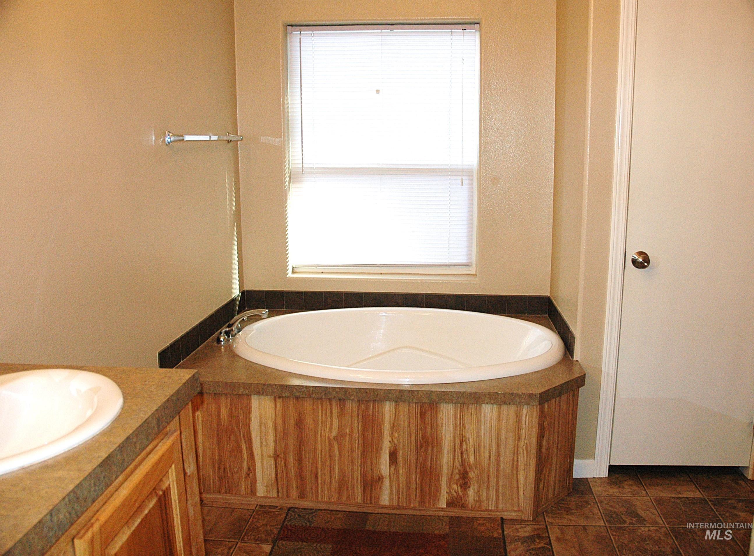 4030 River Resort Dr., Homedale, Idaho 83628, 3 Bedrooms, 2 Bathrooms, Residential For Sale, Price $149,900, 98988052