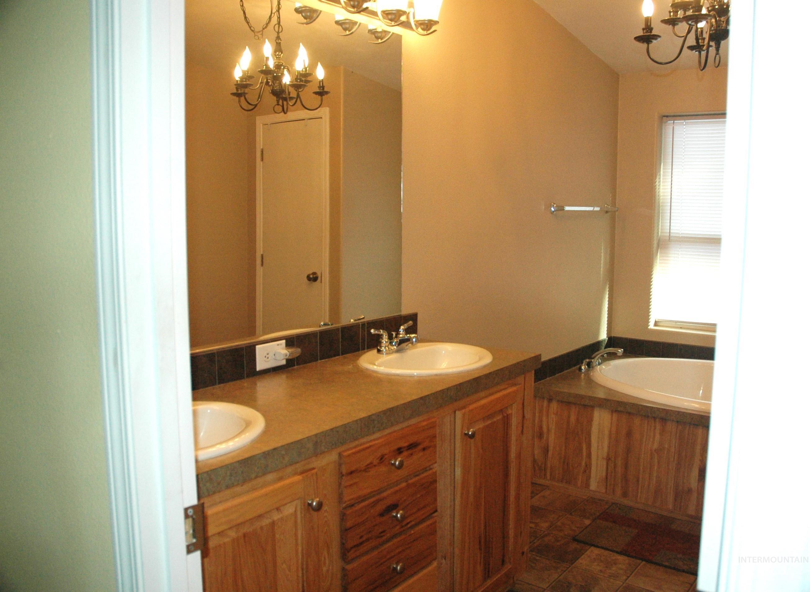 4030 River Resort Dr., Homedale, Idaho 83628, 3 Bedrooms, 2 Bathrooms, Residential For Sale, Price $149,900, 98988052