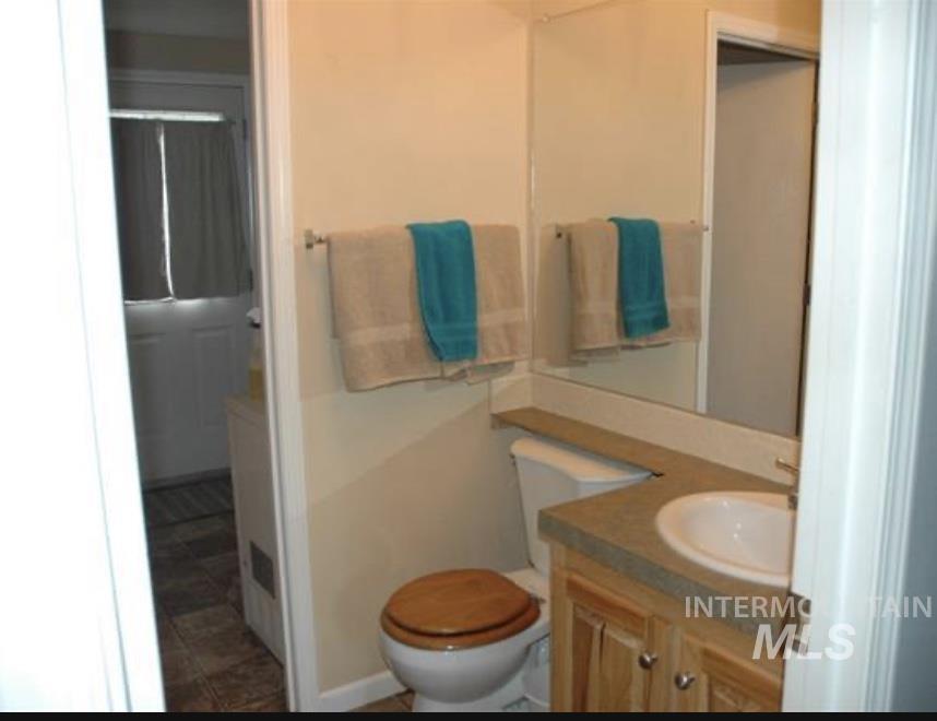 4030 River Resort Dr., Homedale, Idaho 83628, 3 Bedrooms, 2 Bathrooms, Residential For Sale, Price $149,900,MLS 98988052