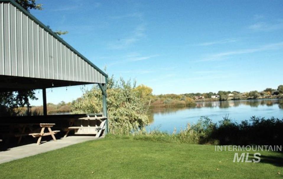 4030 River Resort Dr., Homedale, Idaho 83628, 3 Bedrooms, 2 Bathrooms, Residential For Sale, Price $149,900,MLS 98988052