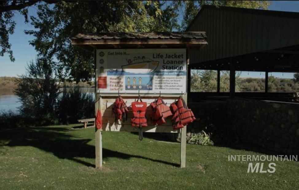 4030 River Resort Dr., Homedale, Idaho 83628, 3 Bedrooms, 2 Bathrooms, Residential For Sale, Price $149,900,MLS 98988052