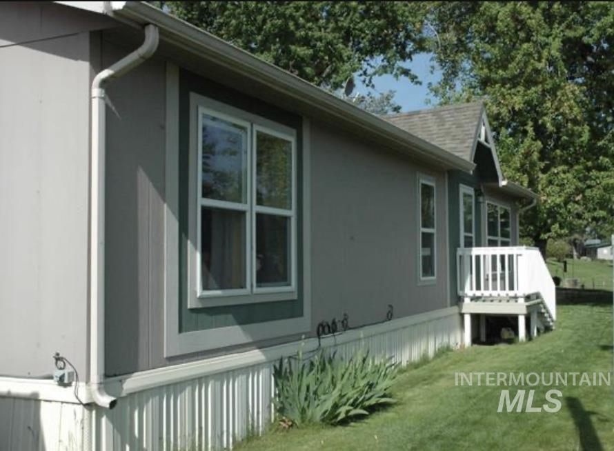 4030 River Resort Dr., Homedale, Idaho 83628, 3 Bedrooms, 2 Bathrooms, Residential For Sale, Price $149,900,MLS 98988052