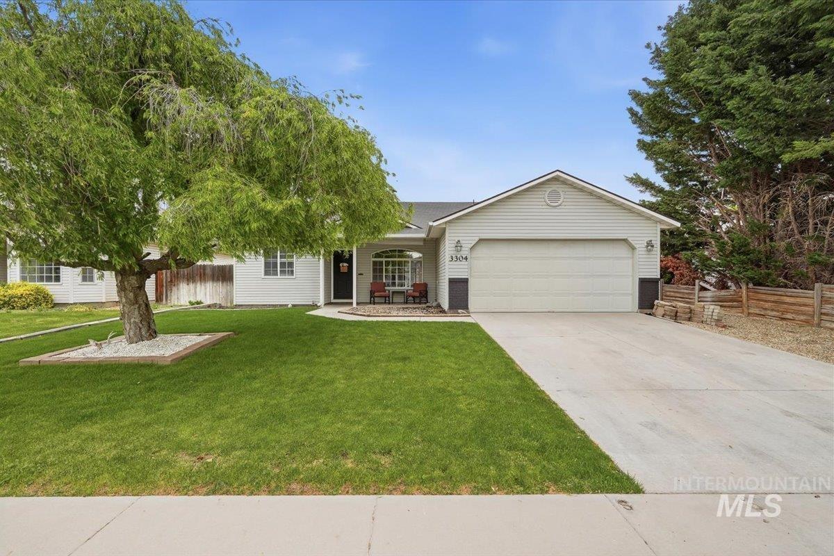 3304 S Holly St, Nampa, Idaho 83686, 3 Bedrooms, 2 Bathrooms, Residential For Sale, Price $379,000,MLS 98988059