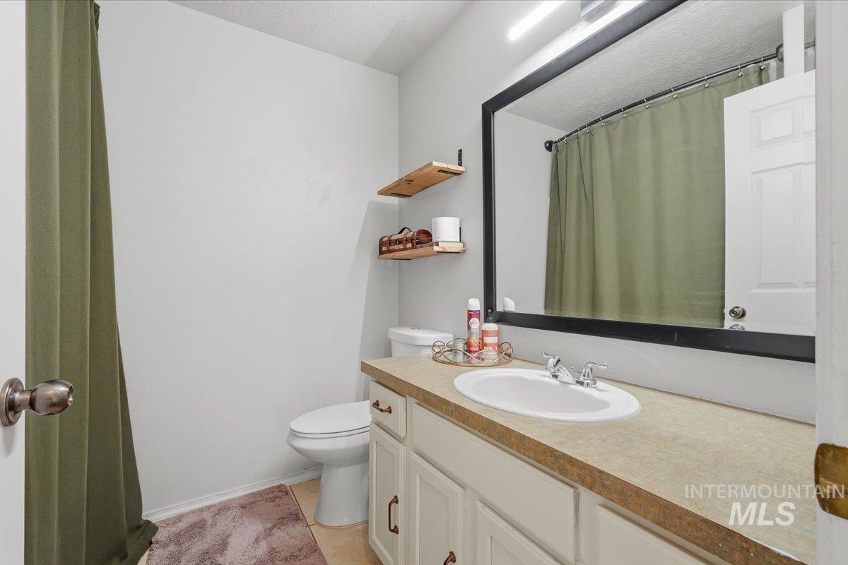 3304 S Holly St, Nampa, Idaho 83686, 3 Bedrooms, 2 Bathrooms, Residential For Sale, Price $379,000,MLS 98988059