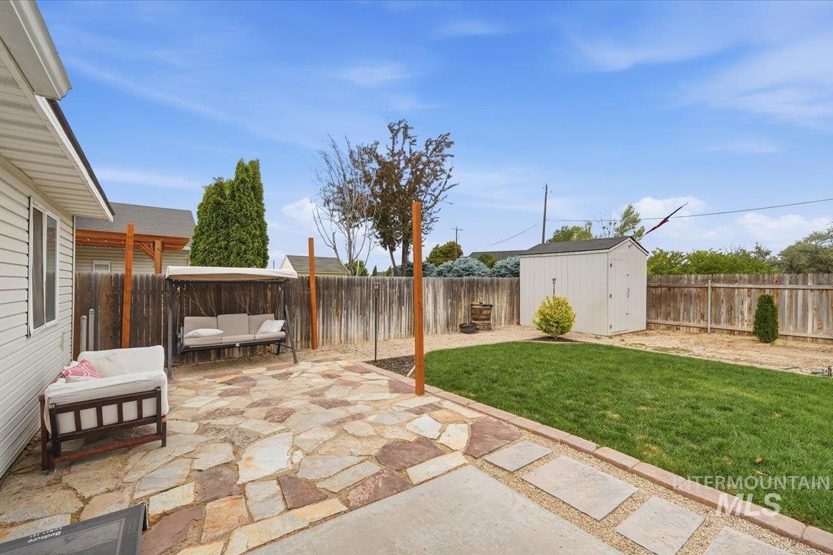 3304 S Holly St, Nampa, Idaho 83686, 3 Bedrooms, 2 Bathrooms, Residential For Sale, Price $379,000,MLS 98988059