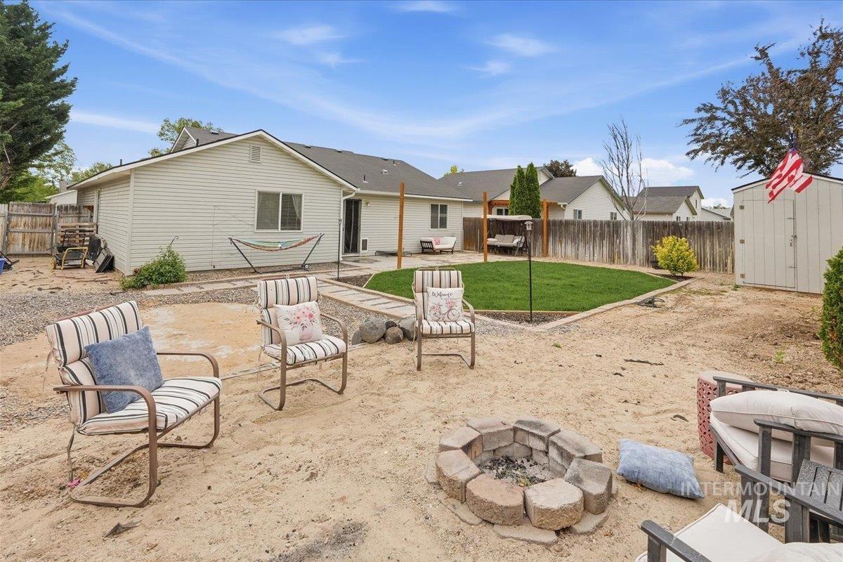 3304 S Holly St, Nampa, Idaho 83686, 3 Bedrooms, 2 Bathrooms, Residential For Sale, Price $379,000,MLS 98988059