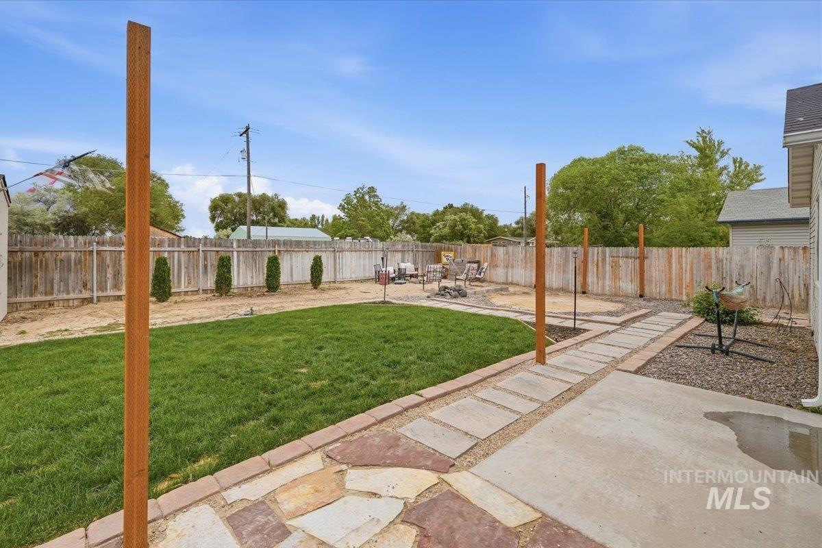 3304 S Holly St, Nampa, Idaho 83686, 3 Bedrooms, 2 Bathrooms, Residential For Sale, Price $379,000,MLS 98988059