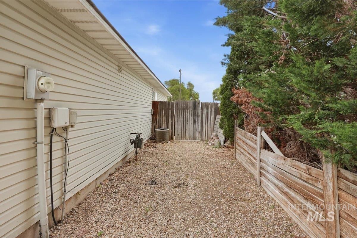 3304 S Holly St, Nampa, Idaho 83686, 3 Bedrooms, 2 Bathrooms, Residential For Sale, Price $379,000,MLS 98988059