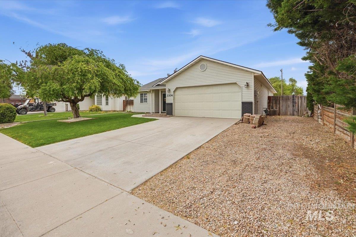 3304 S Holly St, Nampa, Idaho 83686, 3 Bedrooms, 2 Bathrooms, Residential For Sale, Price $379,000,MLS 98988059