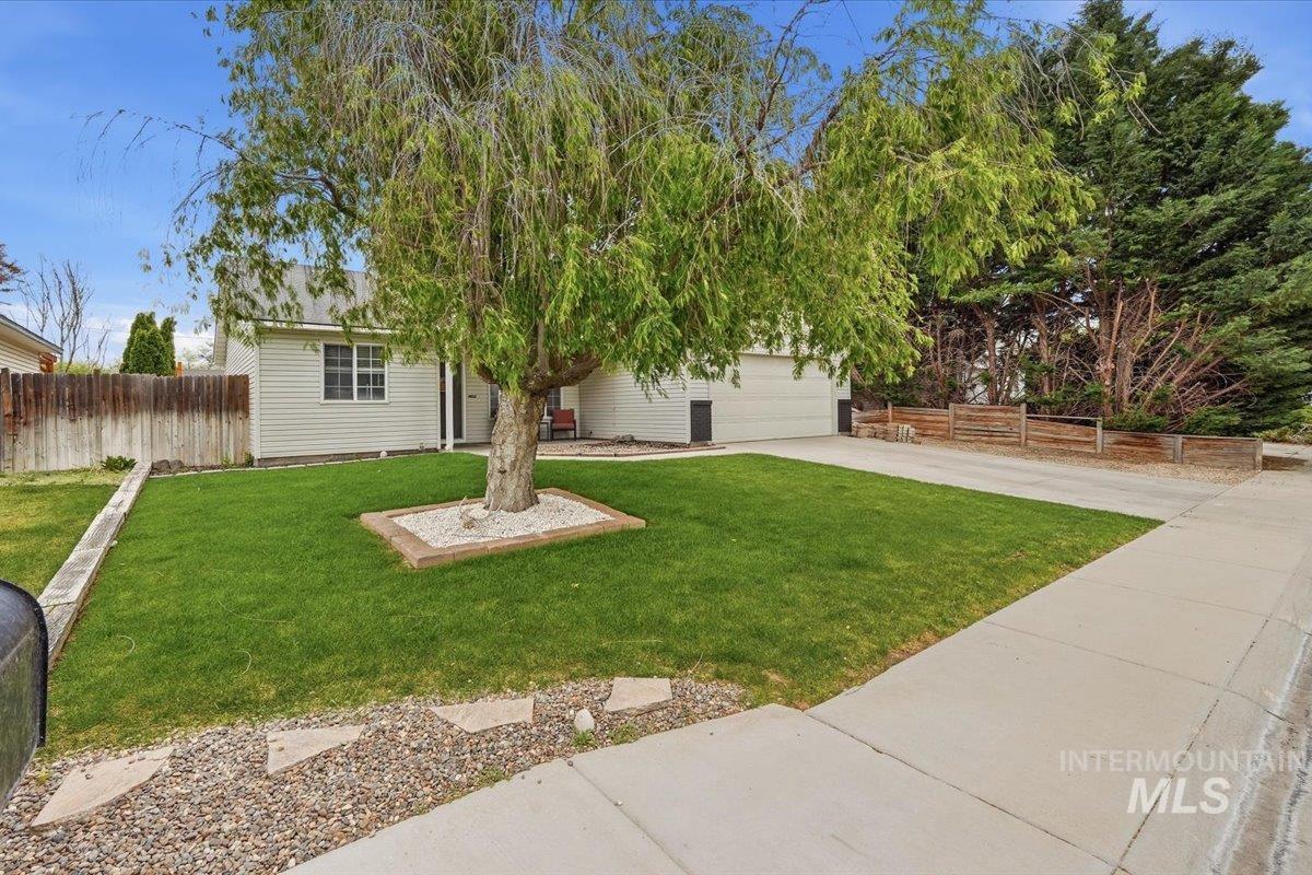 3304 S Holly St, Nampa, Idaho 83686, 3 Bedrooms, 2 Bathrooms, Residential For Sale, Price $379,000,MLS 98988059