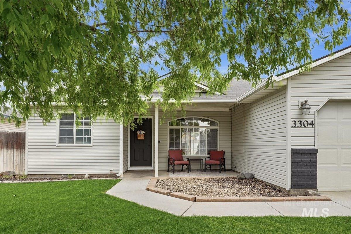3304 S Holly St, Nampa, Idaho 83686, 3 Bedrooms, 2 Bathrooms, Residential For Sale, Price $379,000,MLS 98988059