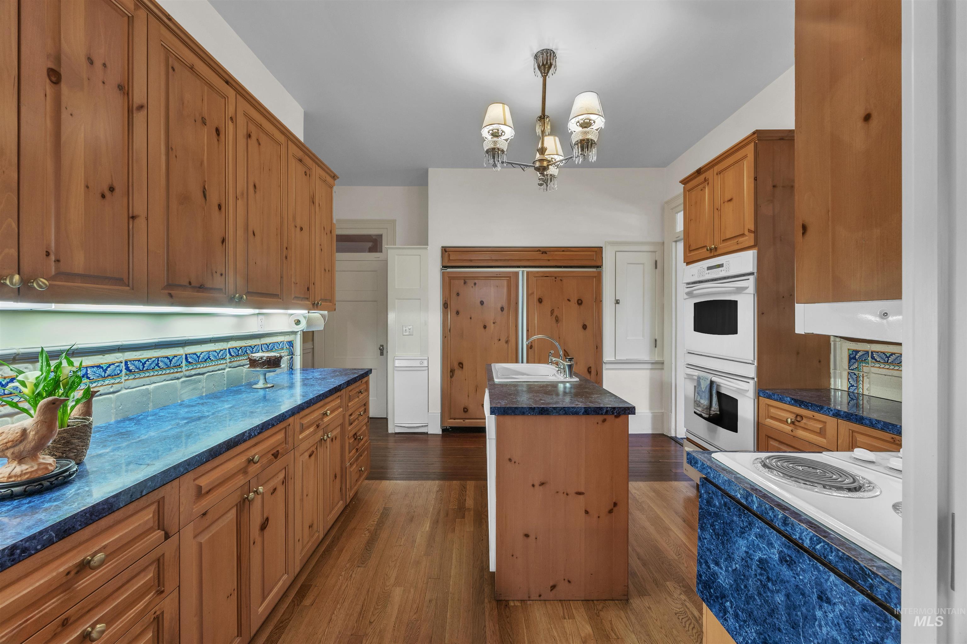 121 W Main St, Boise, Idaho 83702-7261, 7 Bedrooms, 4 Bathrooms, Residential For Sale, Price $999,000, 98988063