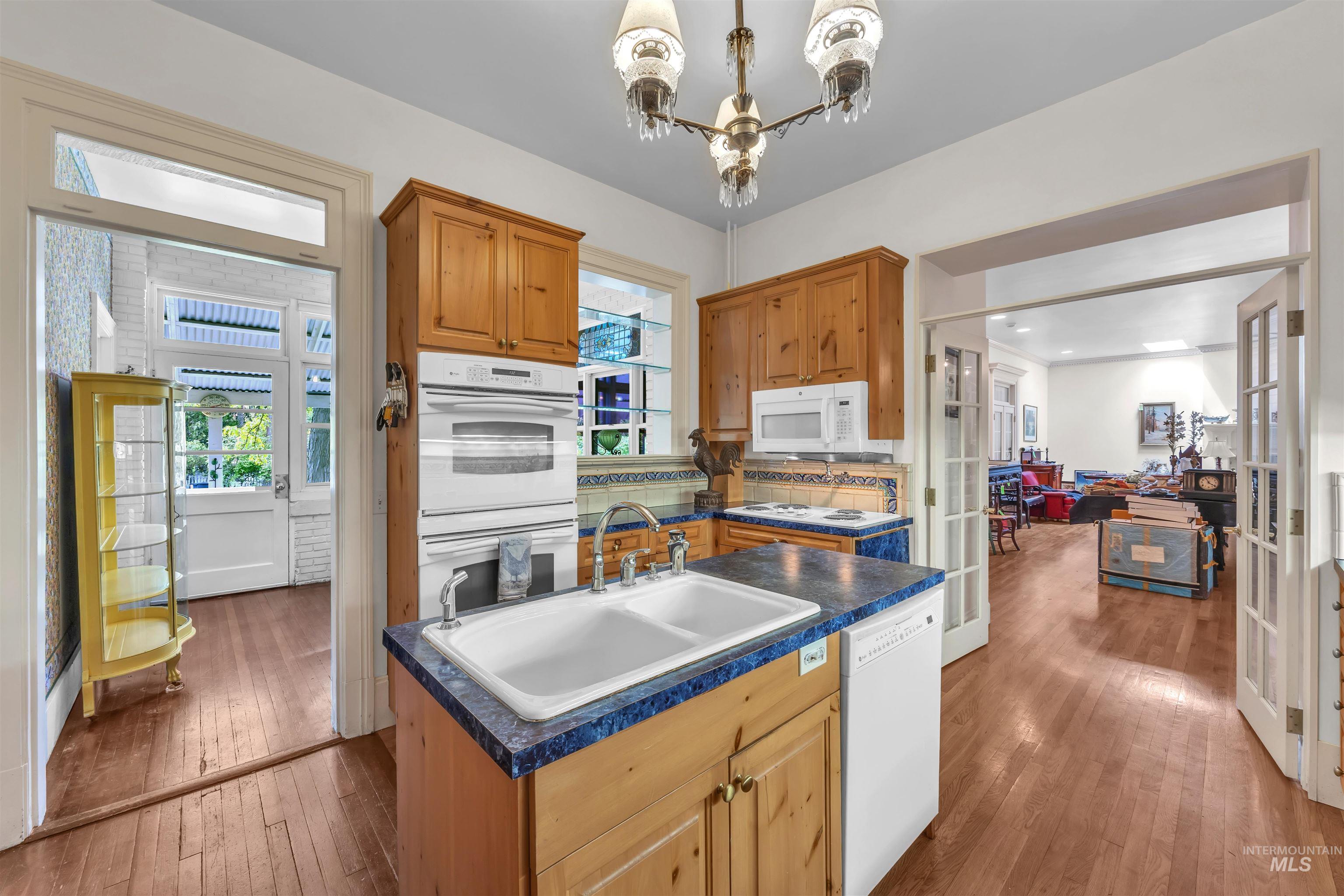 121 W Main St, Boise, Idaho 83702-7261, 7 Bedrooms, 4 Bathrooms, Residential For Sale, Price $999,000, 98988063