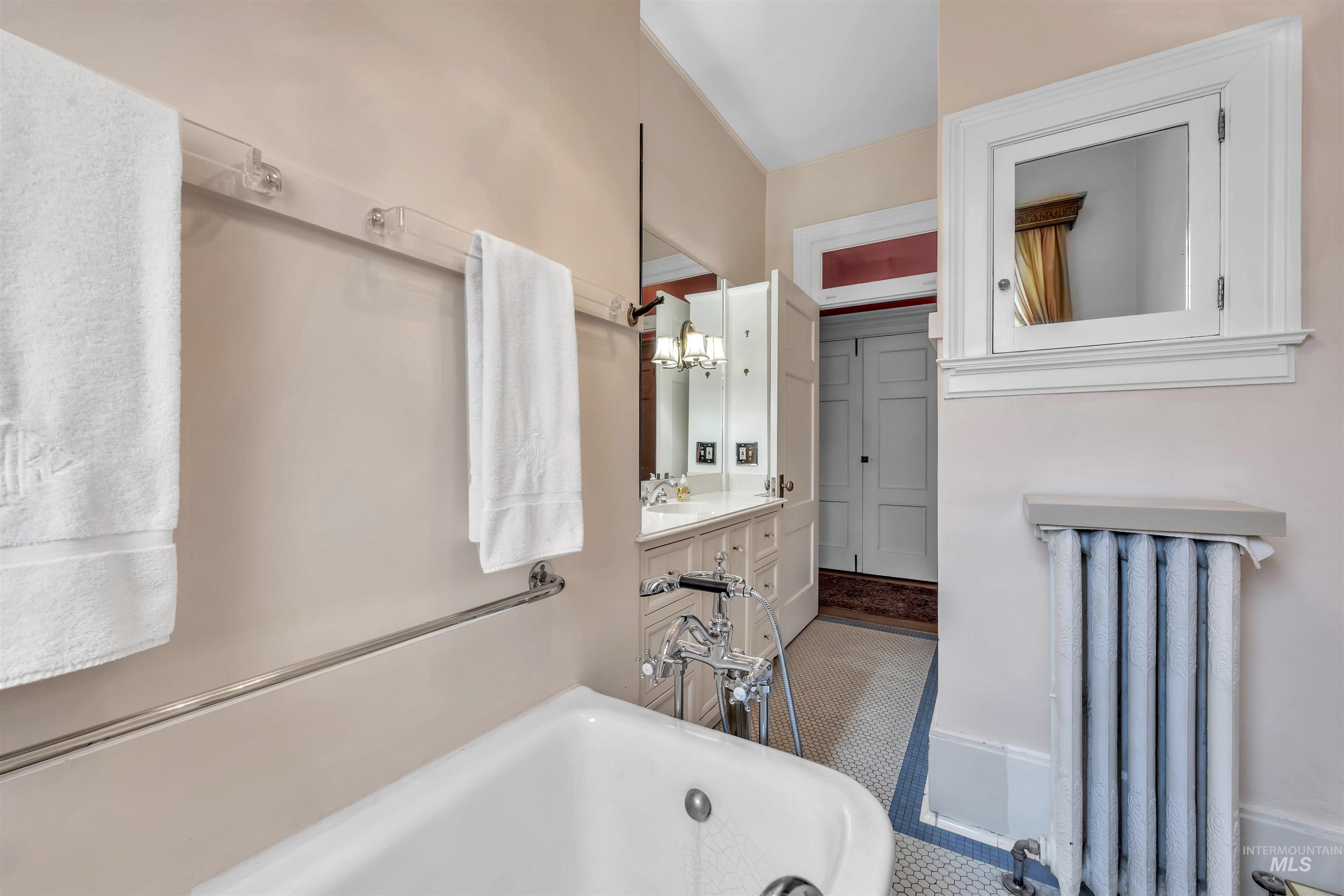 121 W Main St, Boise, Idaho 83702-7261, 7 Bedrooms, 4 Bathrooms, Residential For Sale, Price $999,000, 98988063