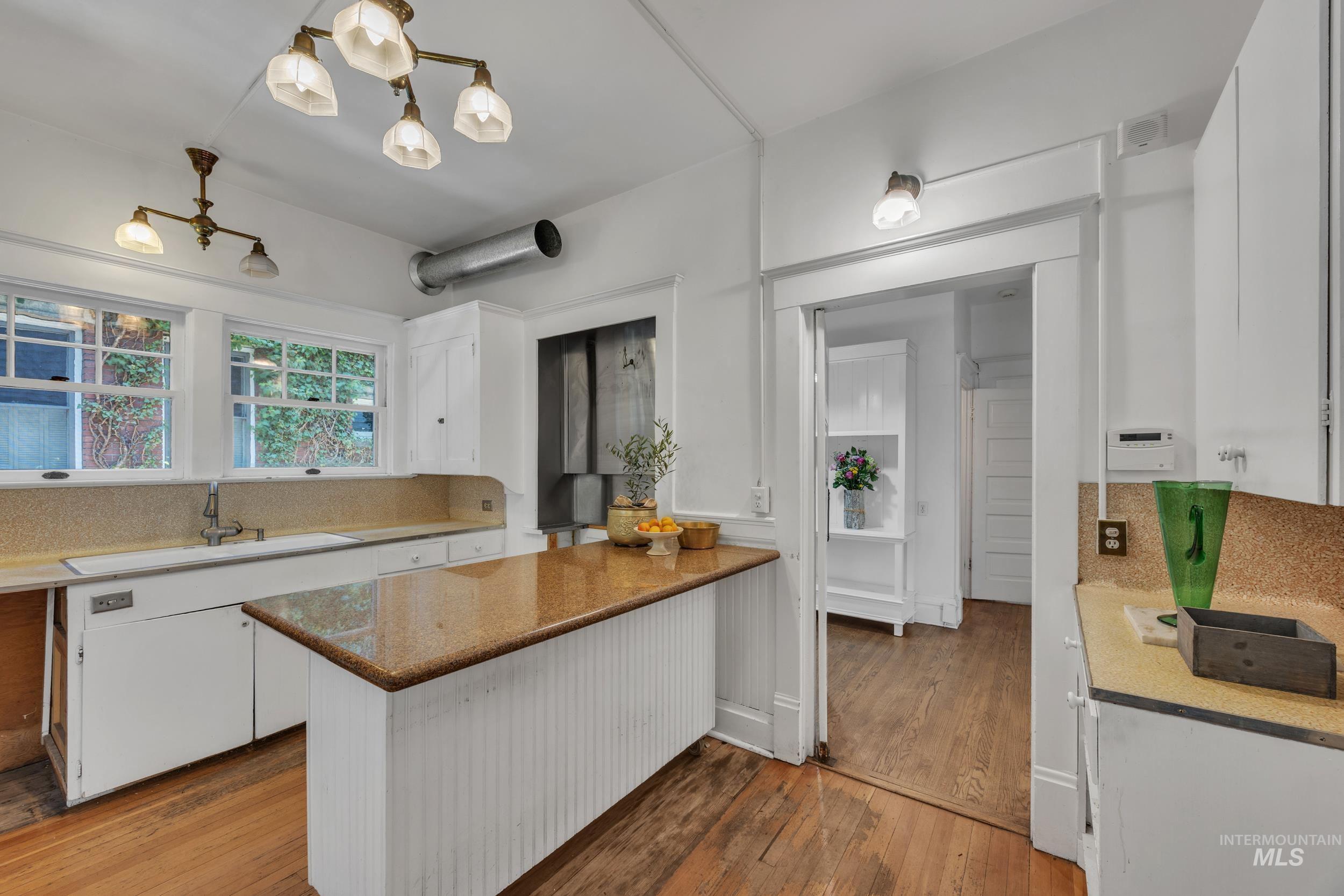119/121 W Main St, Boise, Idaho 83702-7261, 10 Bedrooms, 7 Bathrooms, Residential For Sale, Price $1,598,000, 98988065