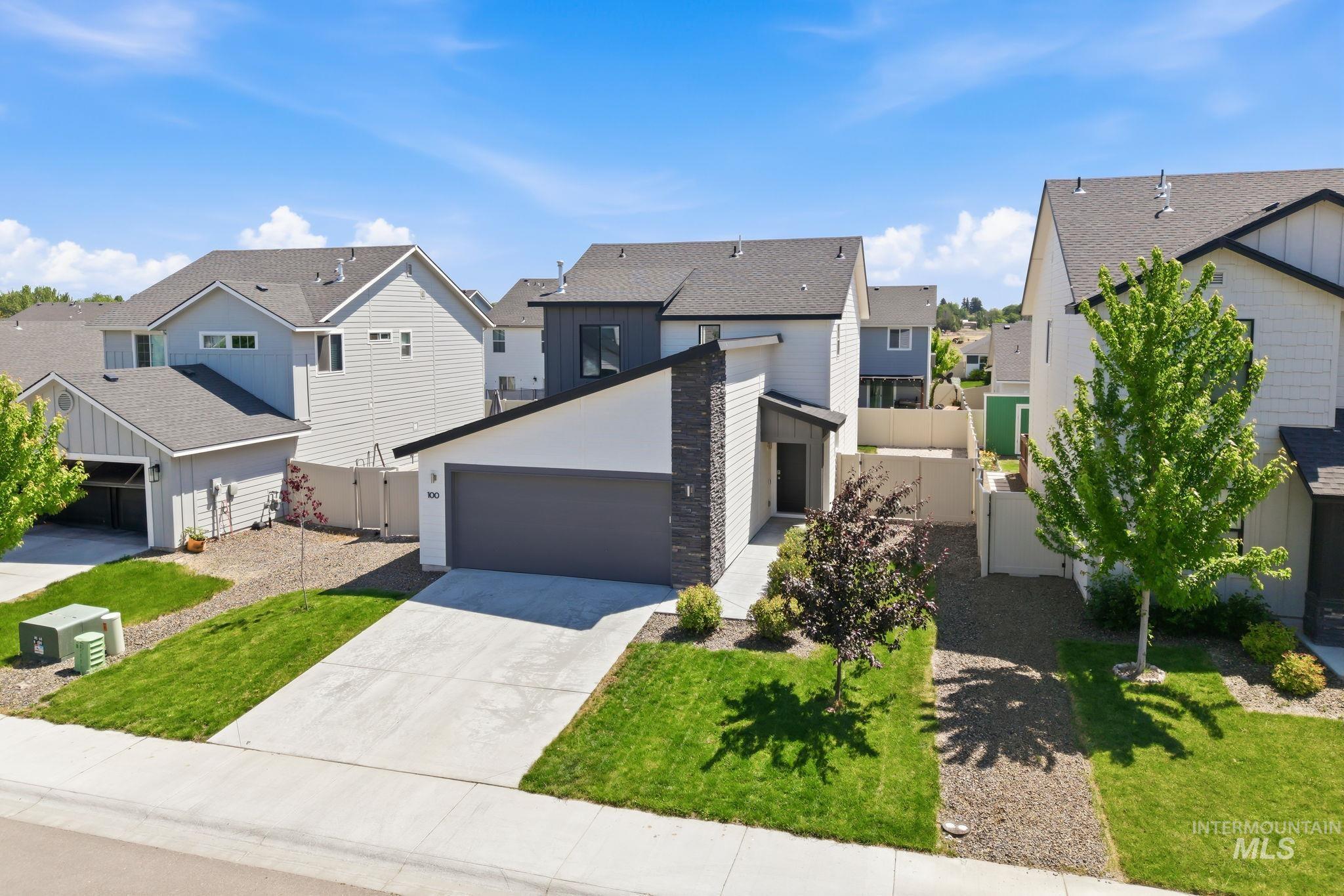 100 N Meadowsweet Avenue, Kuna, Idaho 83634, 3 Bedrooms, 2.5 Bathrooms, Residential For Sale, Price $389,900,MLS 98988069