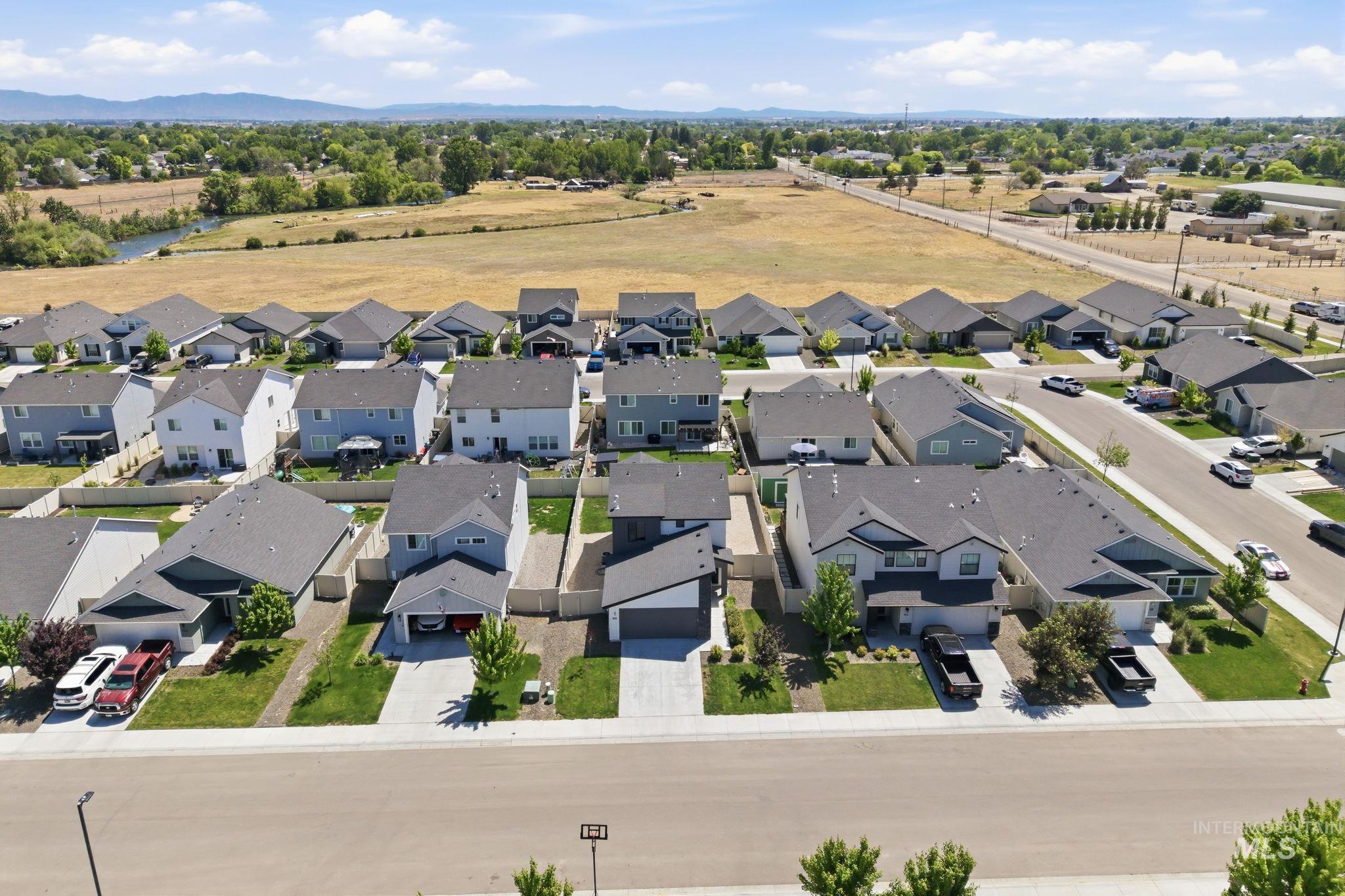 100 N Meadowsweet Avenue, Kuna, Idaho 83634, 3 Bedrooms, 2.5 Bathrooms, Residential For Sale, Price $389,900,MLS 98988069