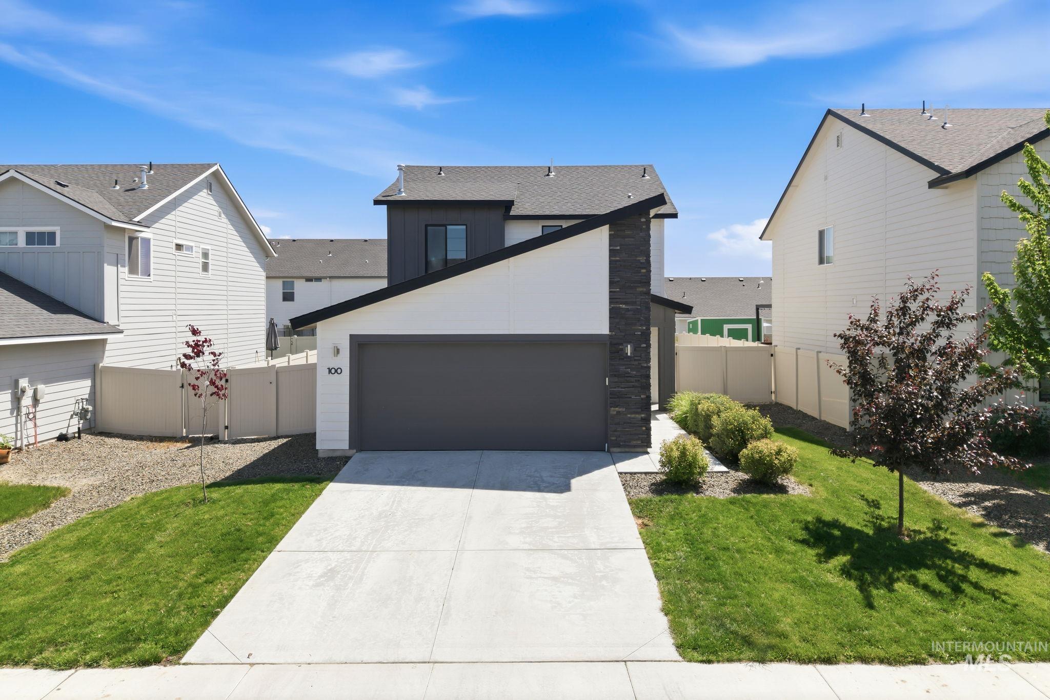 100 N Meadowsweet Avenue, Kuna, Idaho 83634, 3 Bedrooms, 2.5 Bathrooms, Residential For Sale, Price $389,900,MLS 98988069