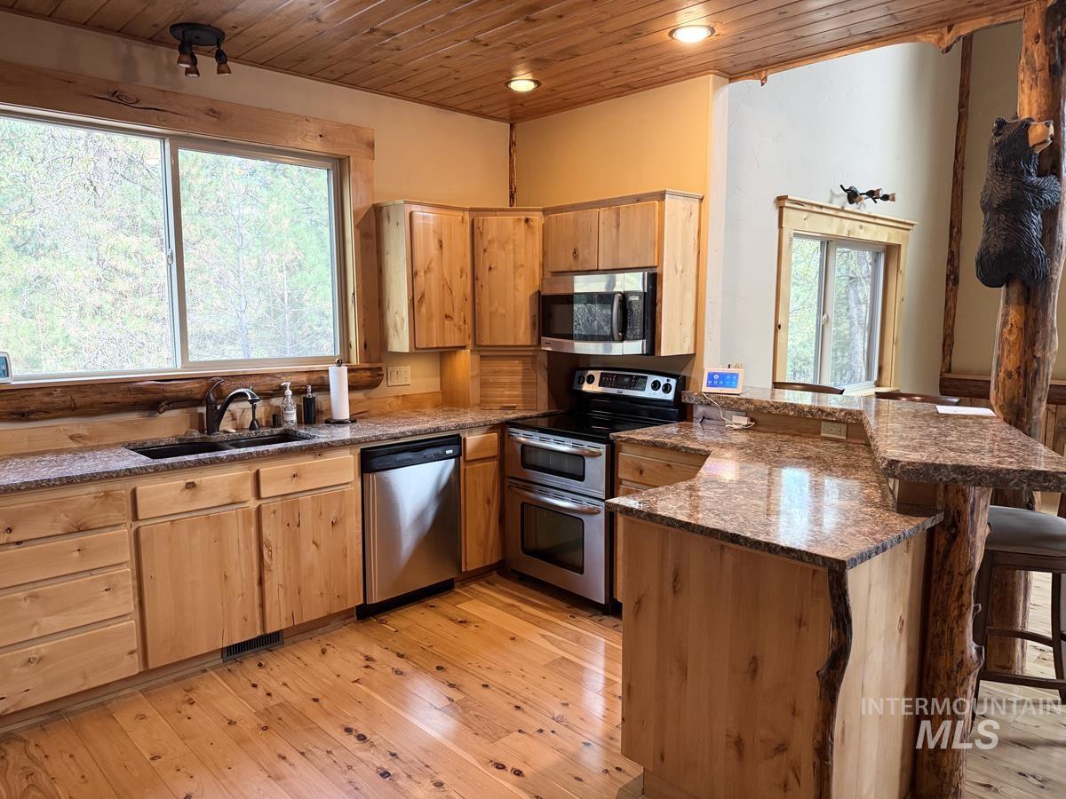 515 Cabarton Road, Cascade, Idaho 83611, 3 Bedrooms, 3 Bathrooms, Residential For Sale, Price $1,750,000, 98988079