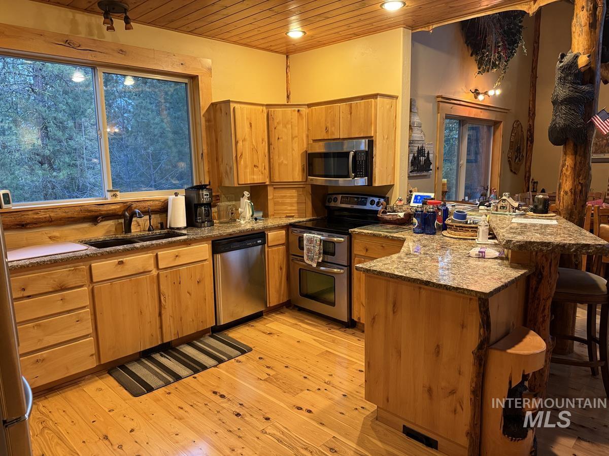 515 Cabarton Road, Cascade, Idaho 83611, 3 Bedrooms, 3 Bathrooms, Residential For Sale, Price $1,750,000, 98988079