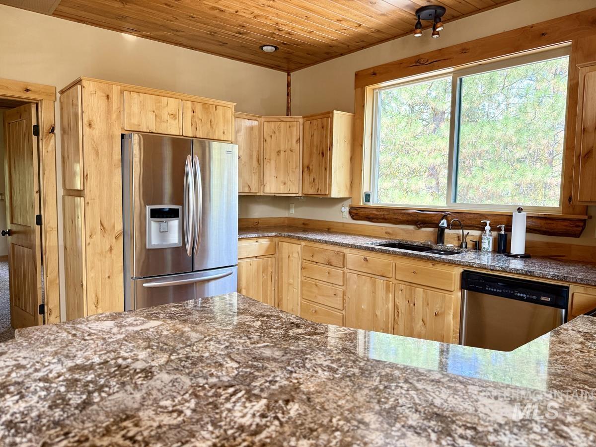 515 Cabarton Road, Cascade, Idaho 83611, 3 Bedrooms, 3 Bathrooms, Residential For Sale, Price $1,750,000, 98988079