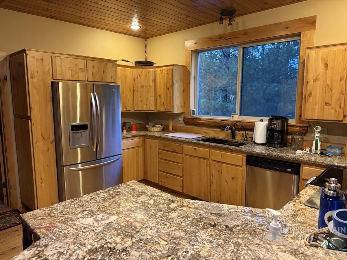 515 Cabarton Road, Cascade, Idaho 83611, 3 Bedrooms, 3 Bathrooms, Residential For Sale, Price $1,750,000, 98988079
