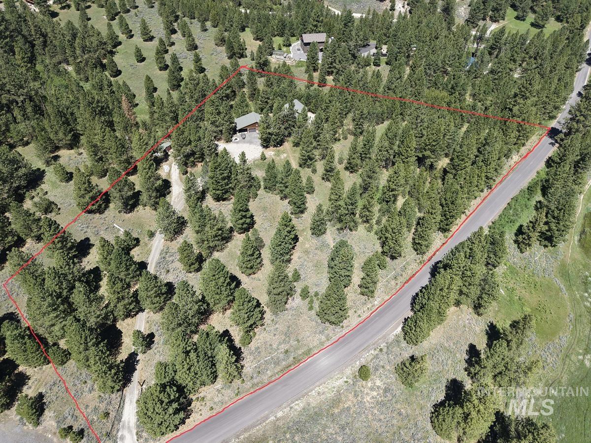 515 Cabarton Road, Cascade, Idaho 83611, 3 Bedrooms, 3 Bathrooms, Residential For Sale, Price $1,750,000, 98988079