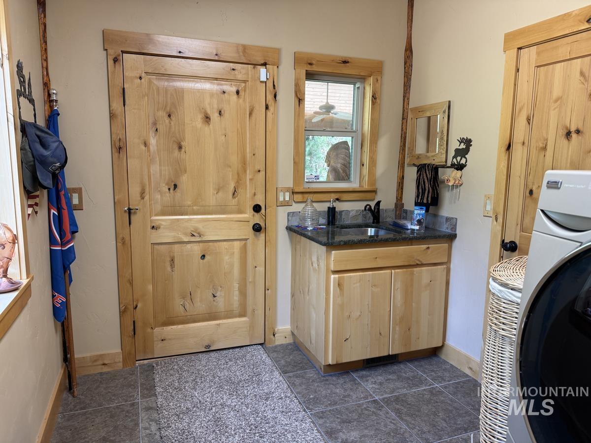 515 Cabarton Road, Cascade, Idaho 83611, 3 Bedrooms, 3 Bathrooms, Residential For Sale, Price $1,750,000, 98988079