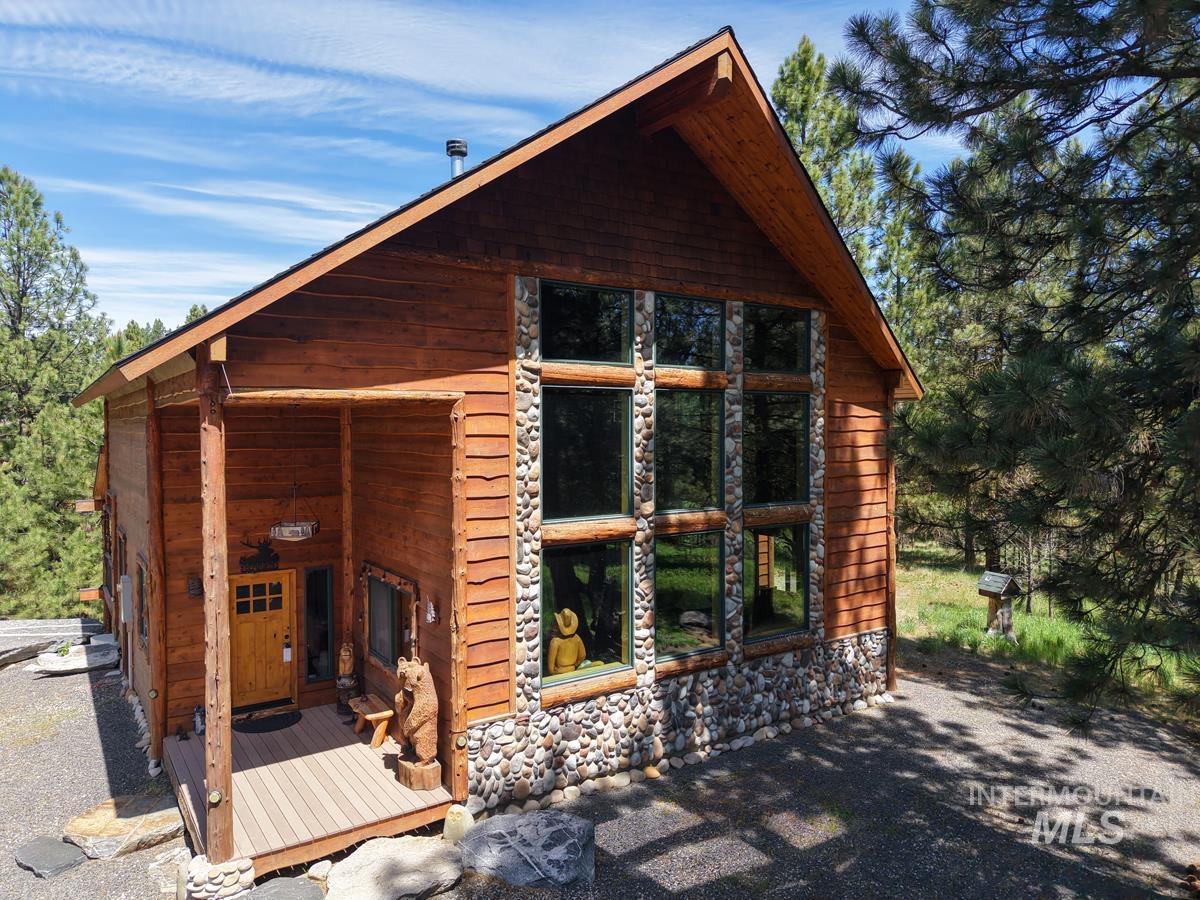 515 Cabarton Road, Cascade, Idaho 83611, 3 Bedrooms, 3 Bathrooms, Residential For Sale, Price $1,750,000, 98988079