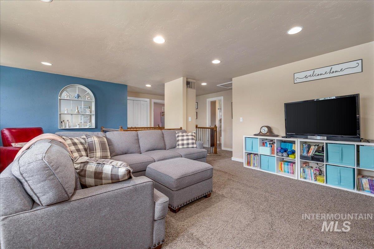 4125 E Green Meadow Dr, Meridian, Idaho 83646-5813, 4 Bedrooms, 2.5 Bathrooms, Residential For Sale, Price $875,000,MLS 98988080