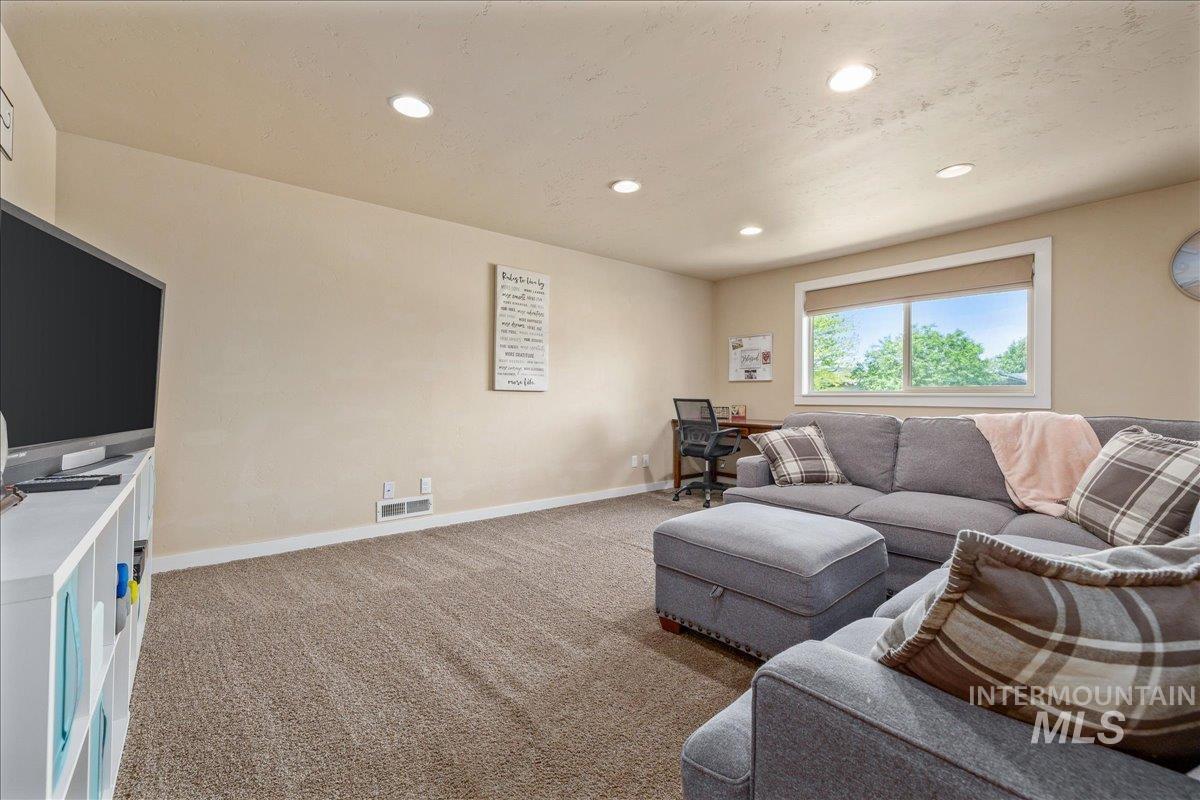 4125 E Green Meadow Dr, Meridian, Idaho 83646-5813, 4 Bedrooms, 2.5 Bathrooms, Residential For Sale, Price $875,000,MLS 98988080