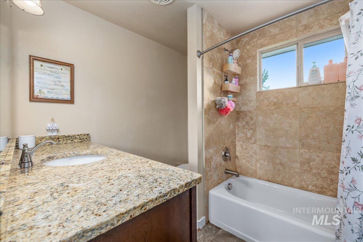 4125 E Green Meadow Dr, Meridian, Idaho 83646-5813, 4 Bedrooms, 2.5 Bathrooms, Residential For Sale, Price $875,000,MLS 98988080