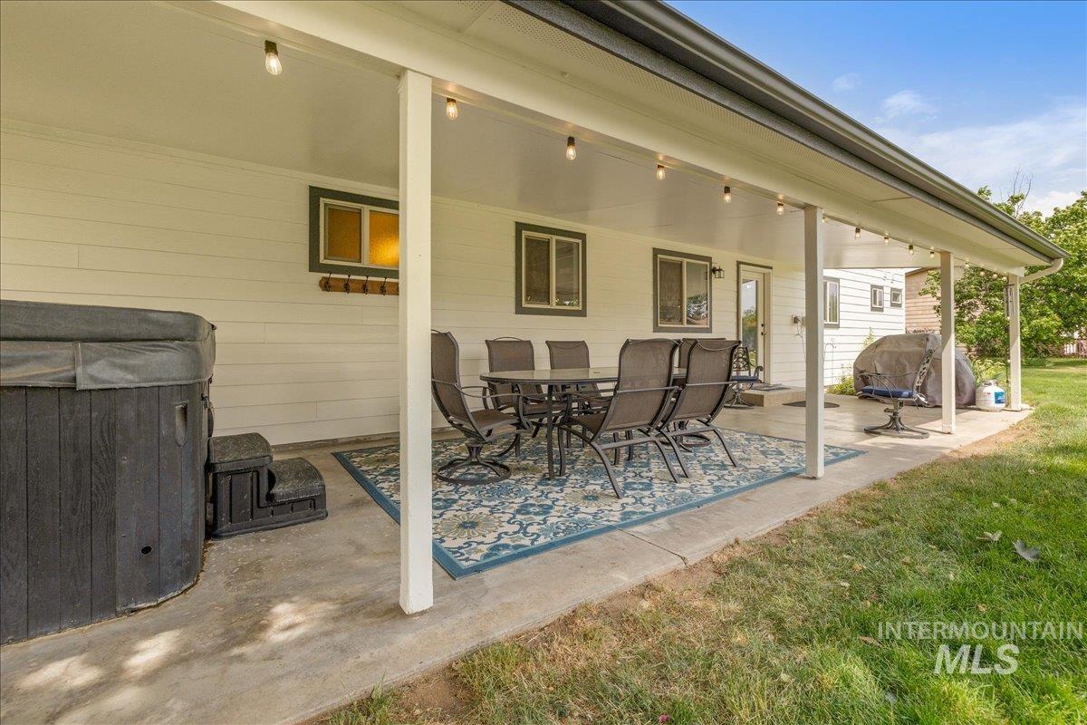 4125 E Green Meadow Dr, Meridian, Idaho 83646-5813, 4 Bedrooms, 2.5 Bathrooms, Residential For Sale, Price $875,000,MLS 98988080