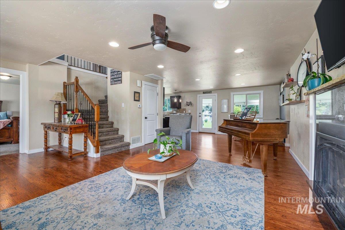 4125 E Green Meadow Dr, Meridian, Idaho 83646-5813, 4 Bedrooms, 2.5 Bathrooms, Residential For Sale, Price $875,000,MLS 98988080