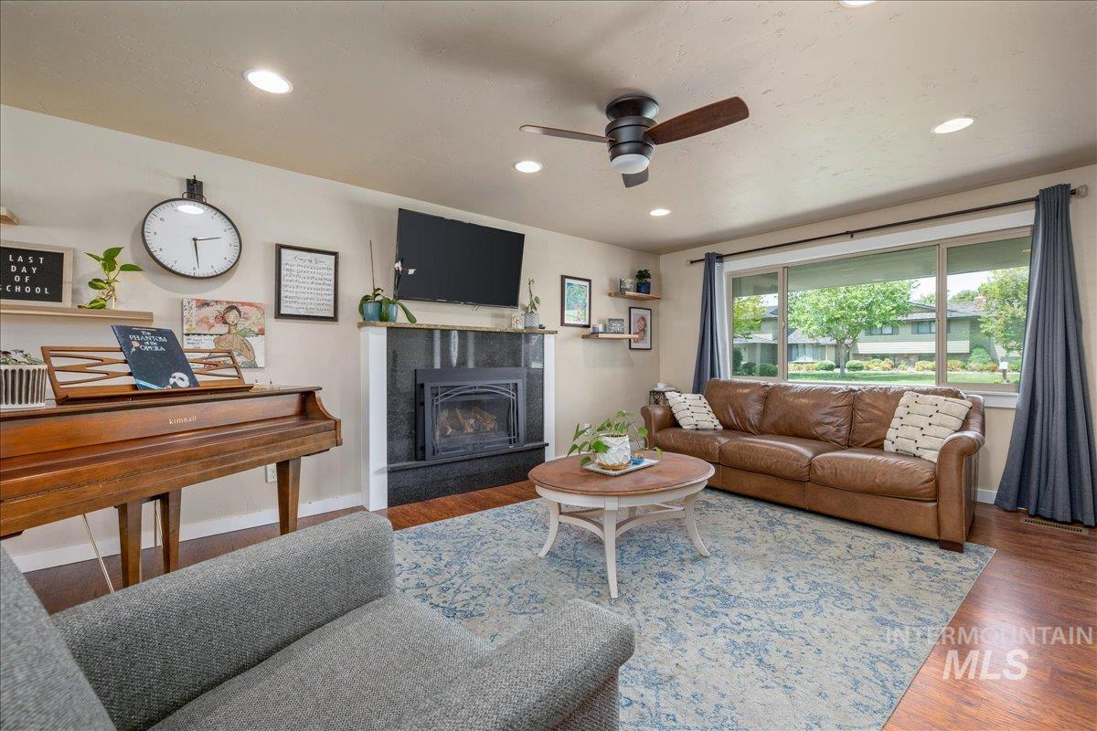 4125 E Green Meadow Dr, Meridian, Idaho 83646-5813, 4 Bedrooms, 2.5 Bathrooms, Residential For Sale, Price $875,000,MLS 98988080