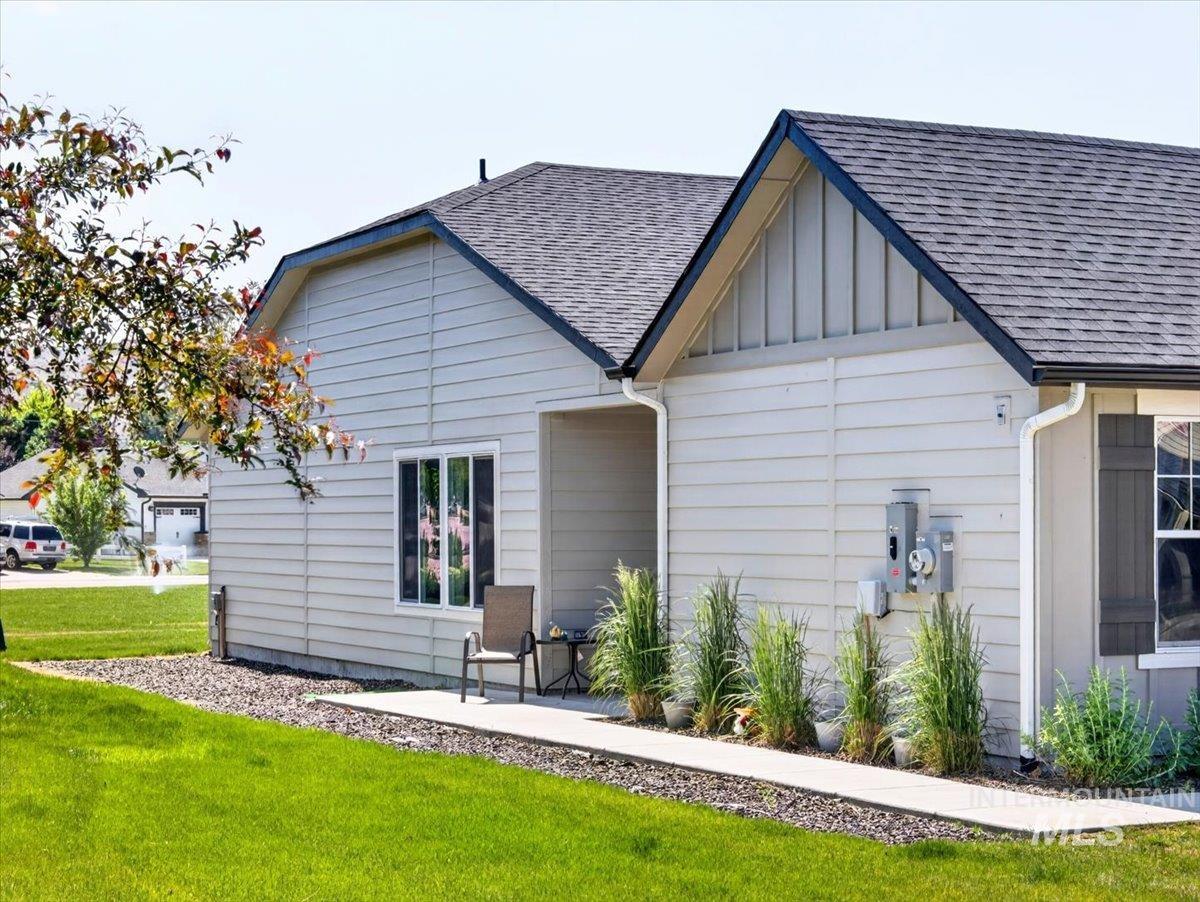 878 S Beaver Creek Way, Emmett, Idaho 83617, 3 Bedrooms, 2 Bathrooms, Residential For Sale, Price $339,900,MLS 98988085
