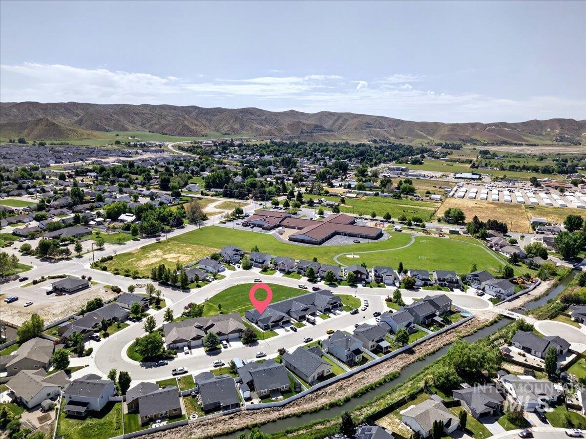 878 S Beaver Creek Way, Emmett, Idaho 83617, 3 Bedrooms, 2 Bathrooms, Residential For Sale, Price $339,900,MLS 98988085