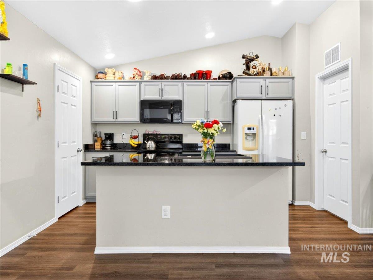 878 S Beaver Creek Way, Emmett, Idaho 83617, 3 Bedrooms, 2 Bathrooms, Residential For Sale, Price $337,900, 98988085