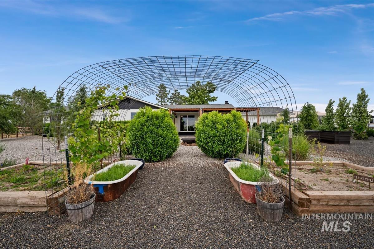 4602 W Central Rd, Emmett, Idaho 83617, 5 Bedrooms, 3 Bathrooms, Residential For Sale, Price $979,999, 98988088