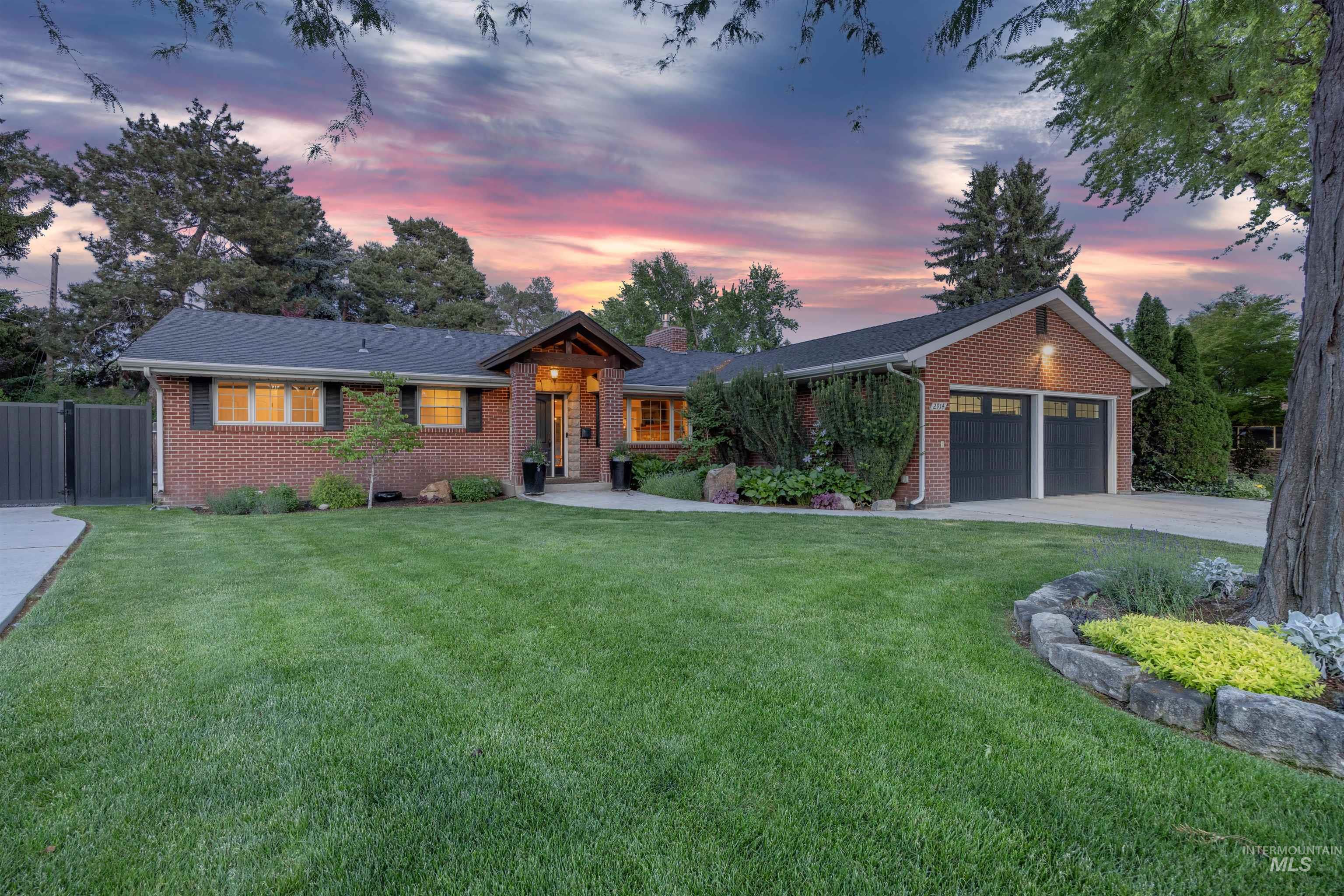 2914 N Alamo, Boise, Idaho 83704, 4 Bedrooms, 3 Bathrooms, Residential For Sale, Price $899,999, 98988091