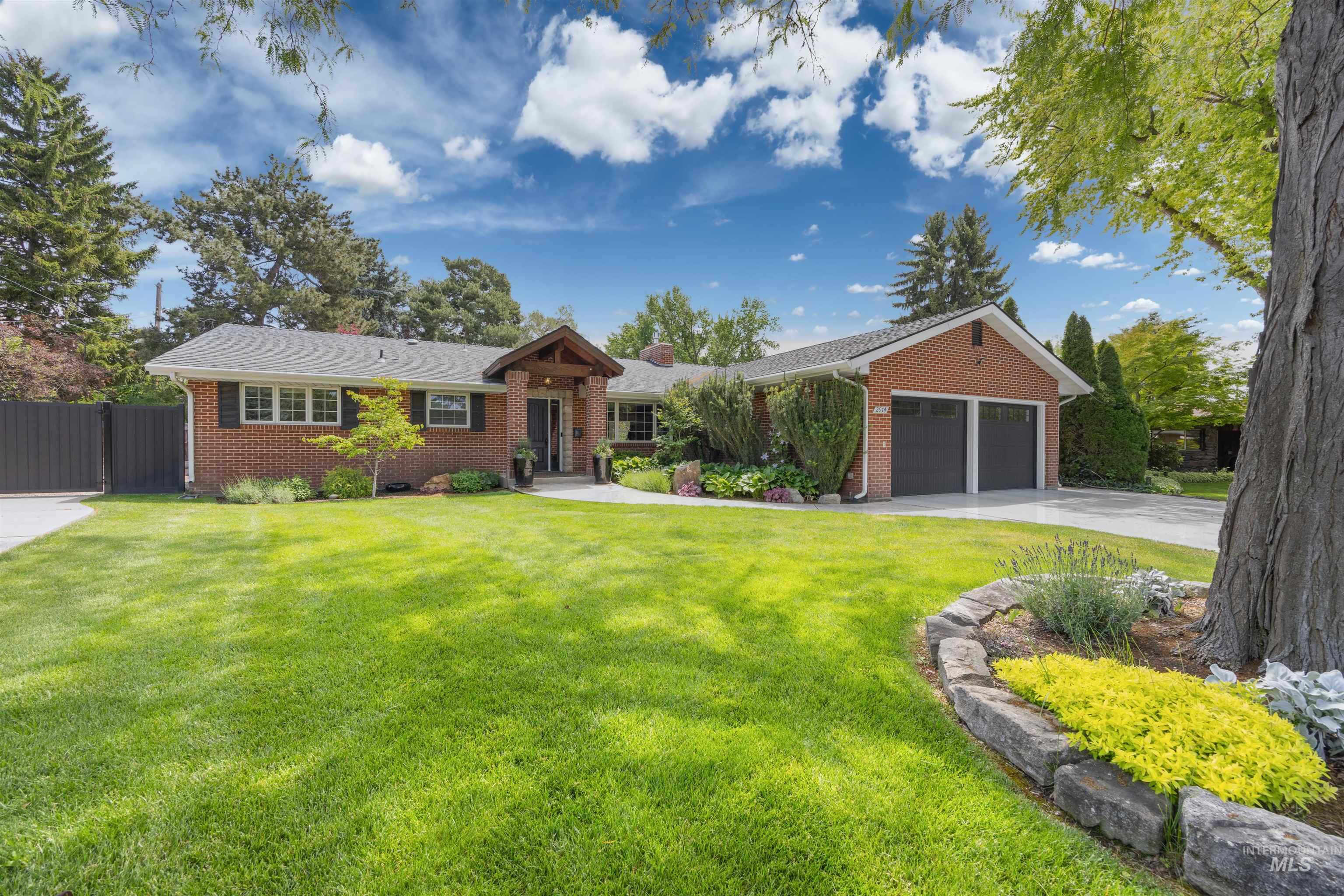 2914 N Alamo, Boise, Idaho 83704, 4 Bedrooms, 3 Bathrooms, Residential For Sale, Price $899,999, 98988091